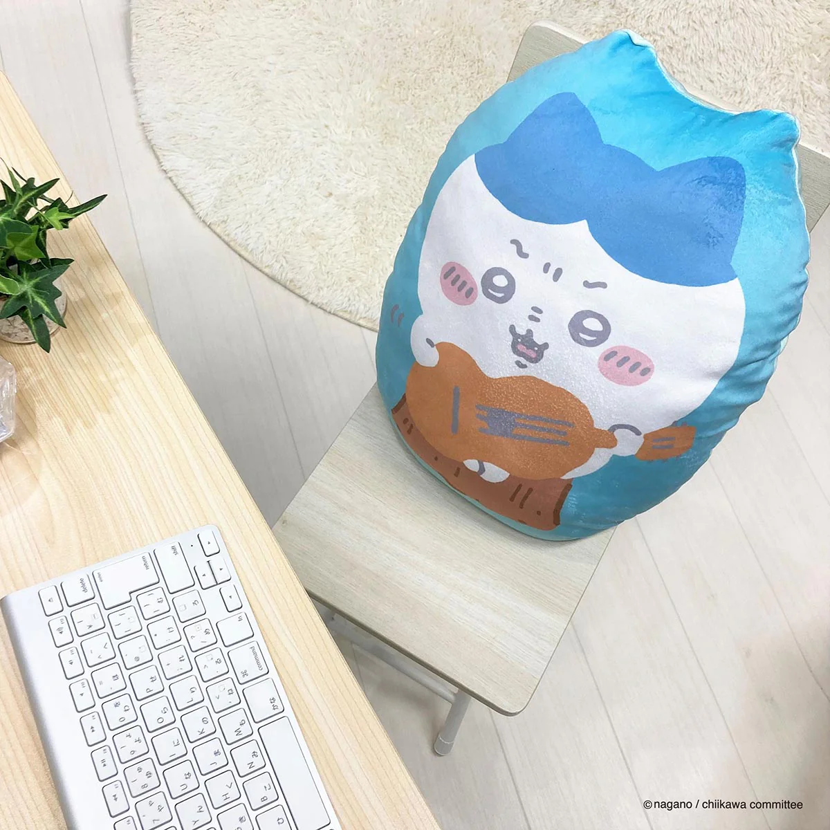 ちいかわ ダイカットクッション(ハチワレ) - Image 4