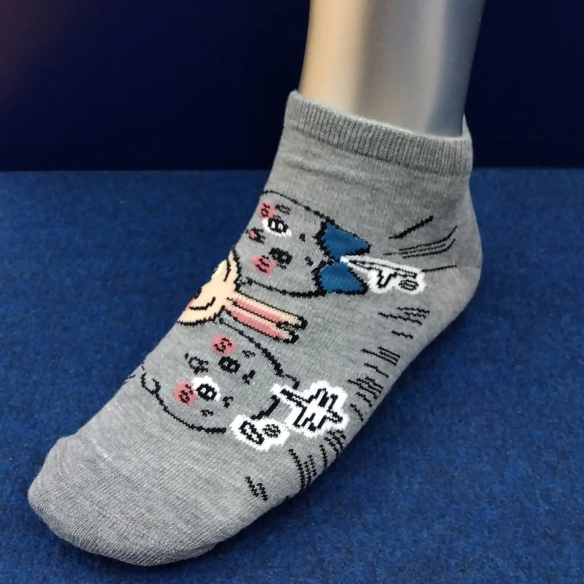 ちいかわ スニーカー丈ソックス（覗き グレー） メンズ用 - Image 4