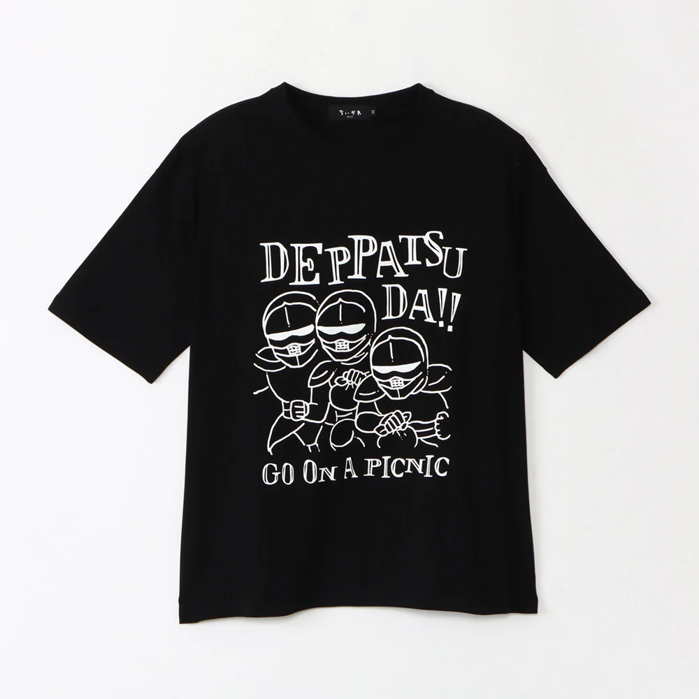 ちいかわ お出かけ楽しみ！な ビッグTシャツ 鎧デッパツ ブラック - Image 4