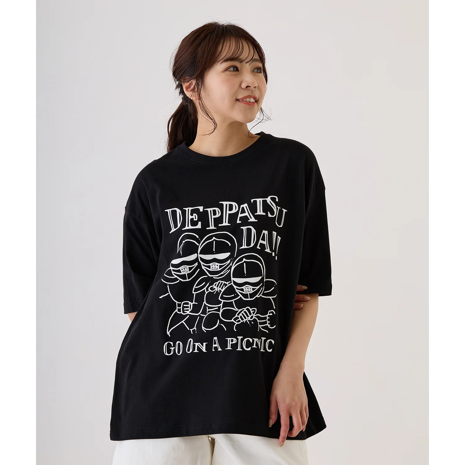ちいかわ お出かけ楽しみ！な ビッグTシャツ 鎧デッパツ ブラック - Image 7