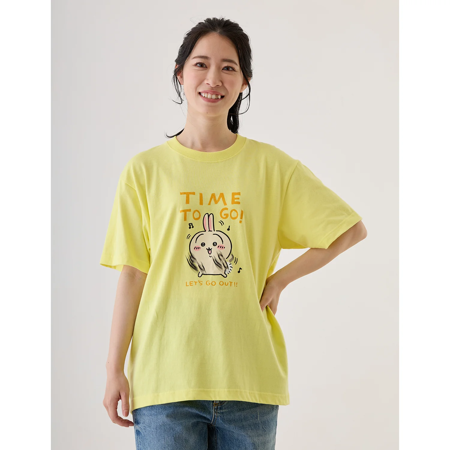 ちいかわ お出かけ楽しみ!な Tシャツ おでかけうさぎ ライトイエロー - Image 7