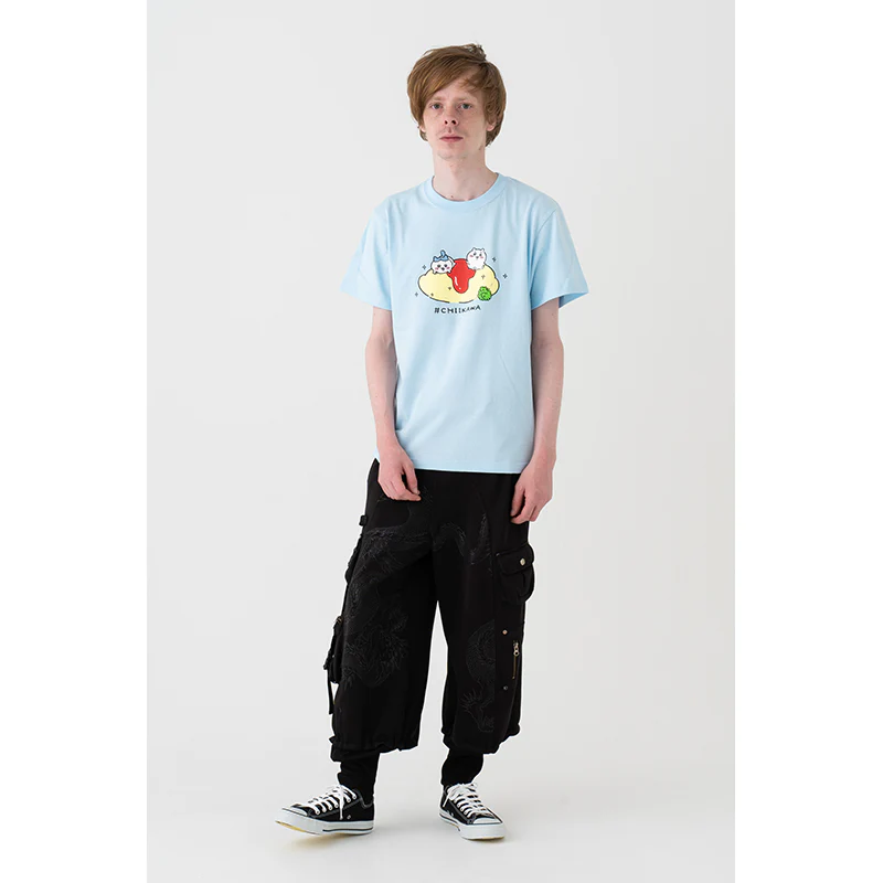 ちいかわ オムライス Tシャツ(ライトブルー) - Image 3