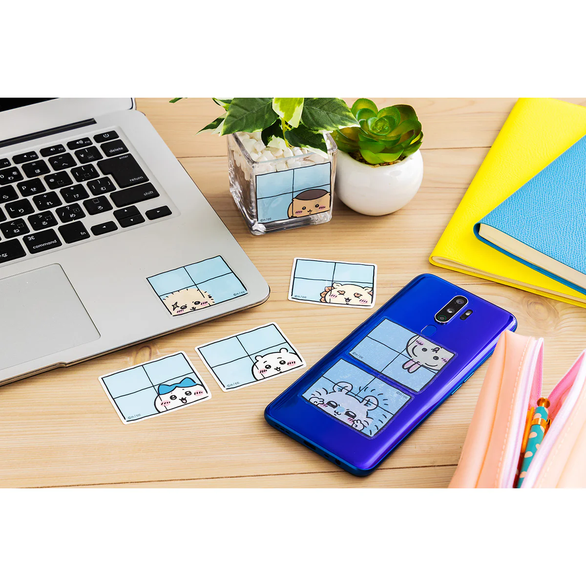 ちいかわ スマホに貼れるサイズのクリアステッカー（窓から覗くモモンガ） - Image 2